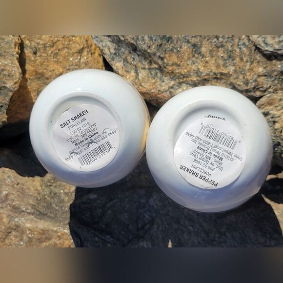 White and Gold Porcelain Egg Salt & Pepper Shakers - Picture 3 of 7